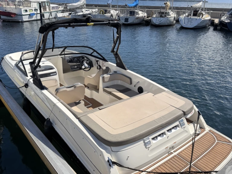 Pronájem jachty v Rolle -Bayliner VR6E na Samboatu