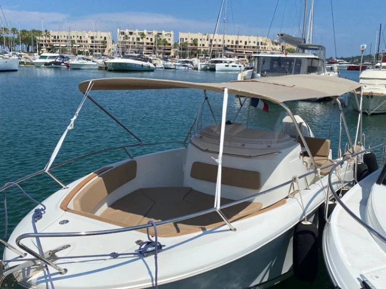 Pronájem lodi Saint-Tropez lákavé ceny Cap Camarat 7.5 Open