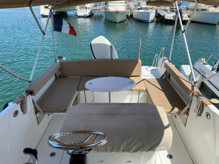 Pronájem lodi Jeanneau Cap Camarat 7.5 Open v Saint-Tropez na Samboatu