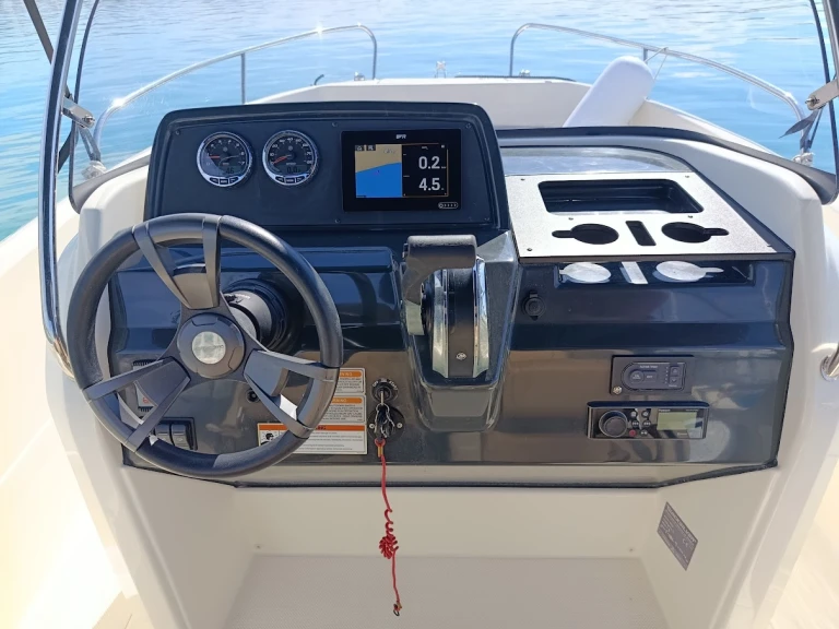 Pronajmout Motorová loď se skipperem či ne Quicksilver v SCT Marina Trogir