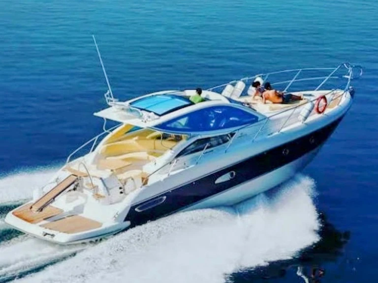 Pronajmout si Cranchi Mediterranee 43 v Herceg Novi