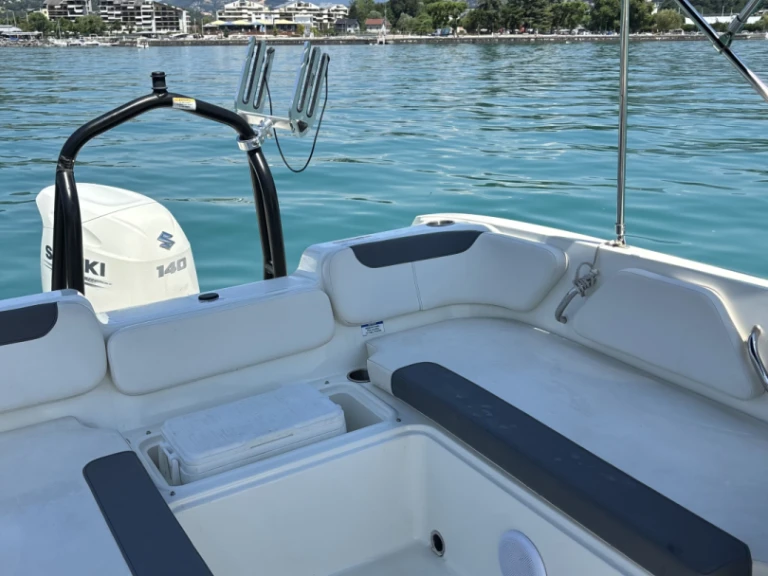 Bayliner Element E7 jednotlivci a charterové společnosti v Aix-les-Bains