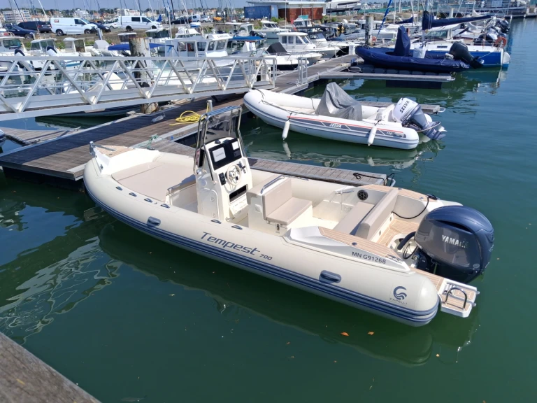 Pronajmout si Capelli Tempest 700 v Royan
