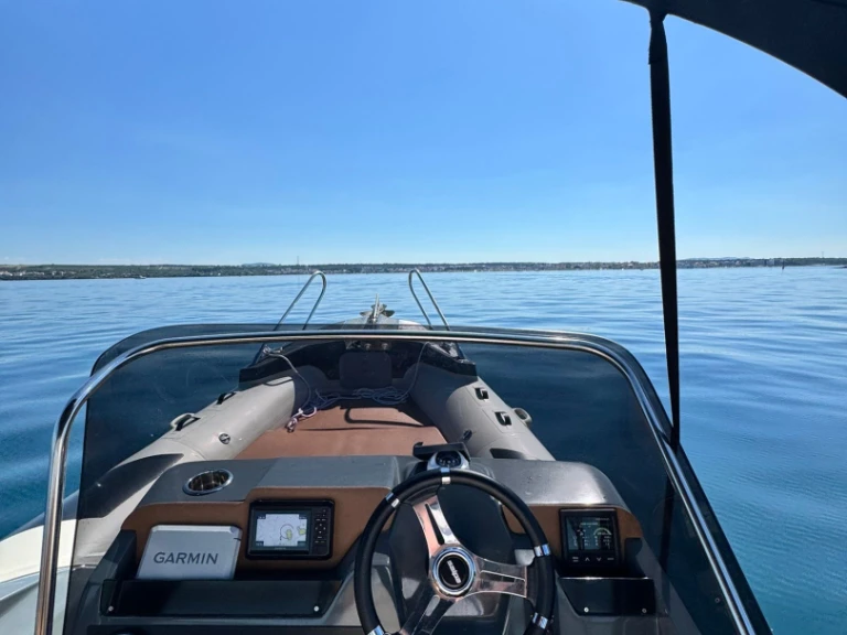 Pronajmout si Solemar Solemar 23 v Tkon