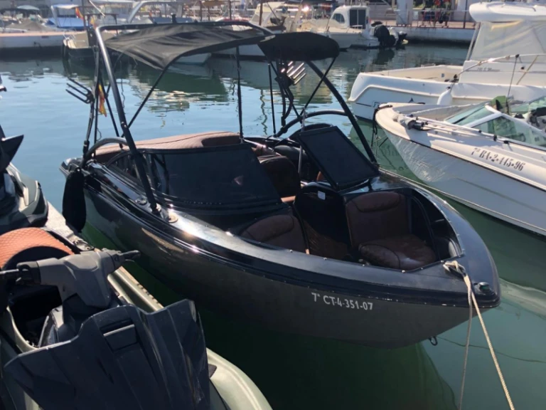 Pronajmout si Monterey 180 v Marbella