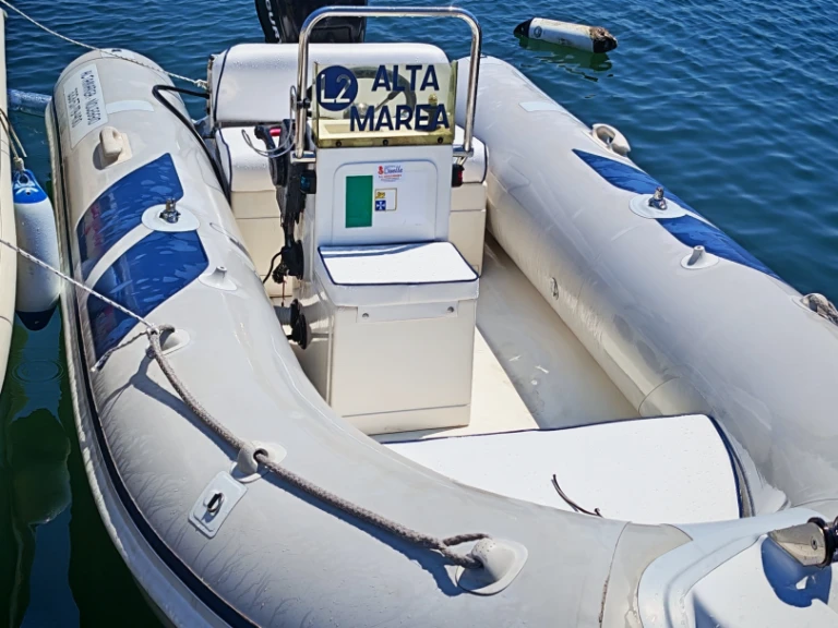 Pronájem Polotuhá loď v San Foca -Mariner 480