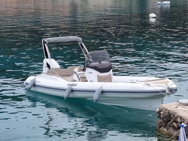 Pronajmout si Salpa Soleil 24.5 v Trogir