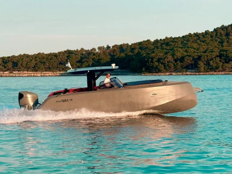 Pronájem Motorová loď Phantom yachts s licencí