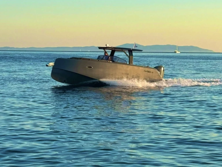 Pronajmout Motorová loď se skipperem či ne Phantom yachts v Split