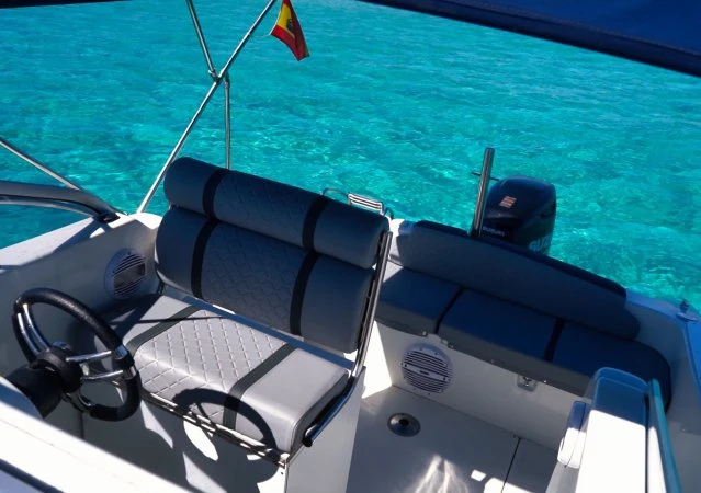 Pronájem Motorová loď Seabird s licencí