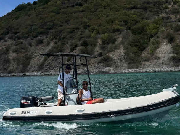 3D Tender Lux 550 jednotlivci a charterové společnosti v Svatý Martin