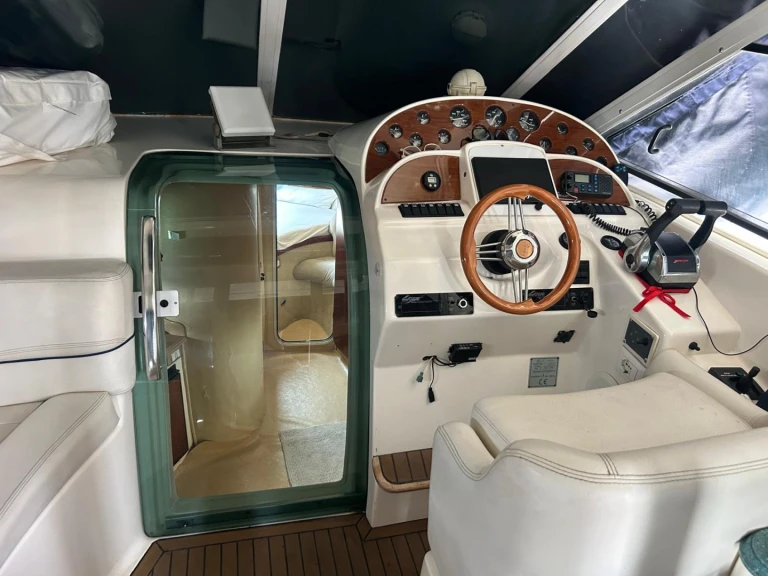 Pronájem lodi Fano lákavé ceny Saver 330 Sport