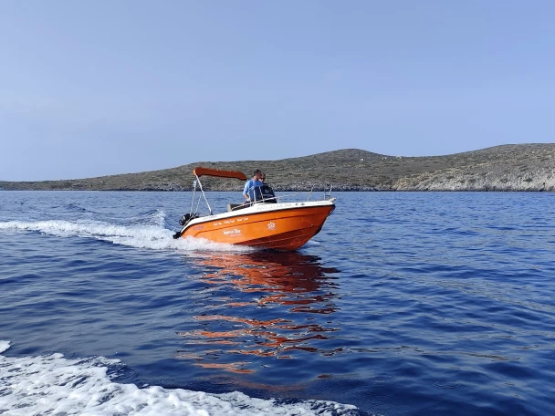 Pronajmout si Poseidon Blu Water 170cc v Káto Goúves