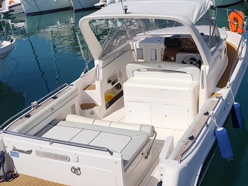 Pronajmout si Faeton Faeton 780 Sport v Villeneuve-Loubet