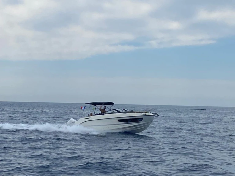 Motorová loď k pronájmu v Hyeres za nejlepší cenu