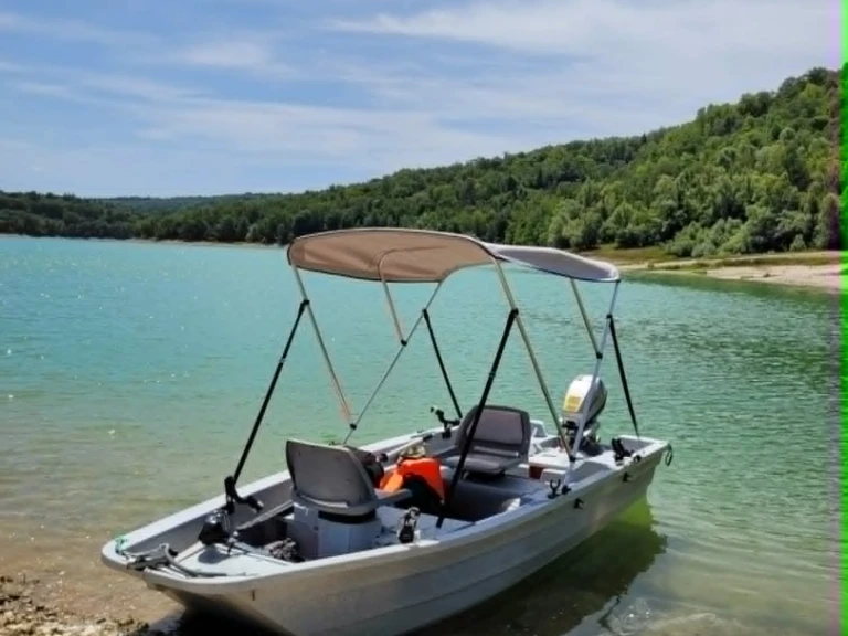 Pronájem Motorová loď Silurine s licencí