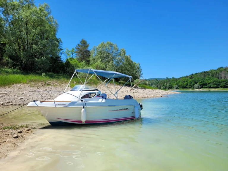 Pronajmout si Quicksilver Activ 420 Cabin v La Tour-du-Meix