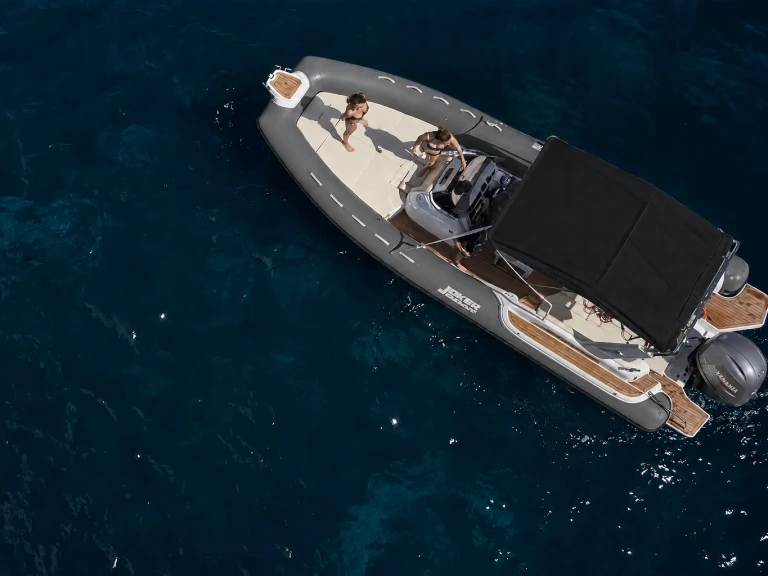 Joker Boat Clubman 28 jednotlivci a charterové společnosti v Le Lavandou