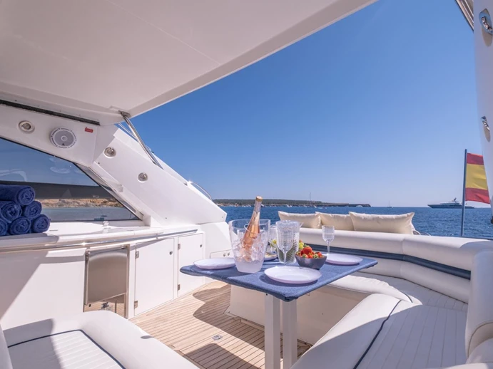 Motorová loď k pronájmu v Ibiza Town za nejlepší cenu