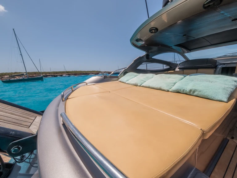 Motorová loď k pronájmu v Ibiza Town za nejlepší cenu