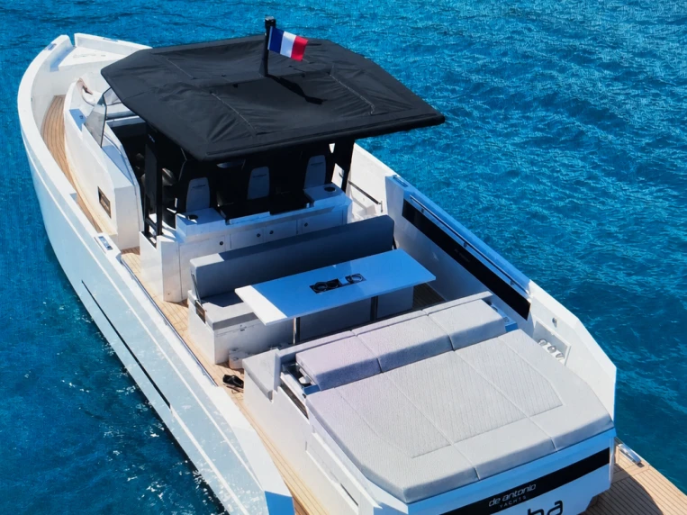 Pronájem lodi De Antonio D32 v Bandol na Samboatu