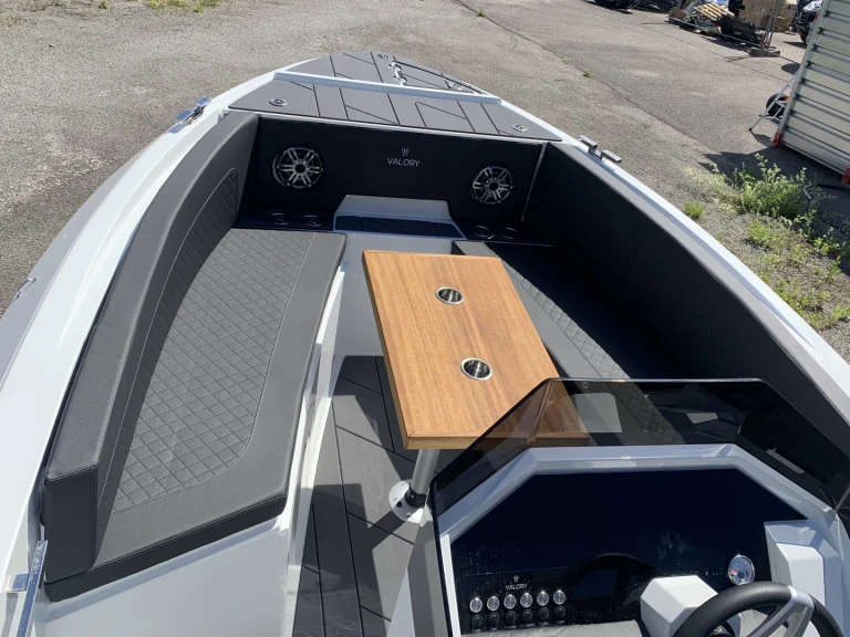Pronajmout Motorová loď se skipperem či ne Valory v Annecy
