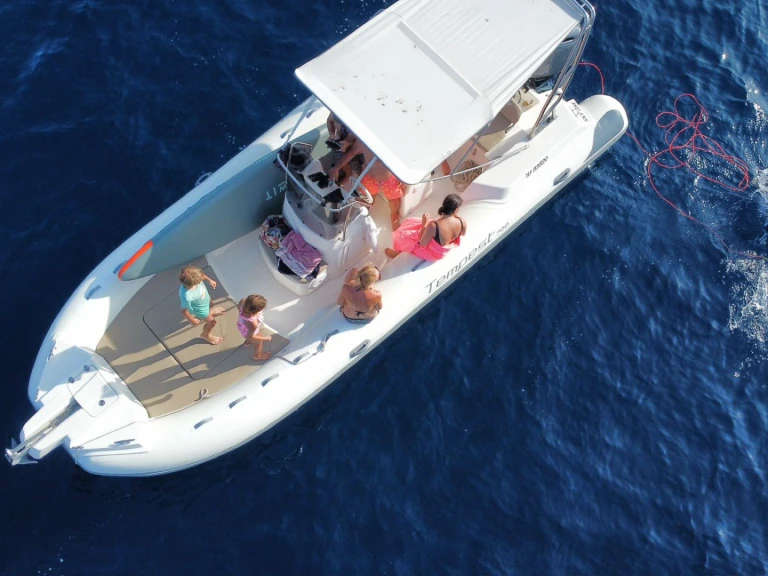 Pronájem lodi Golfe-Juan lákavé ceny Tempest 700 Sun