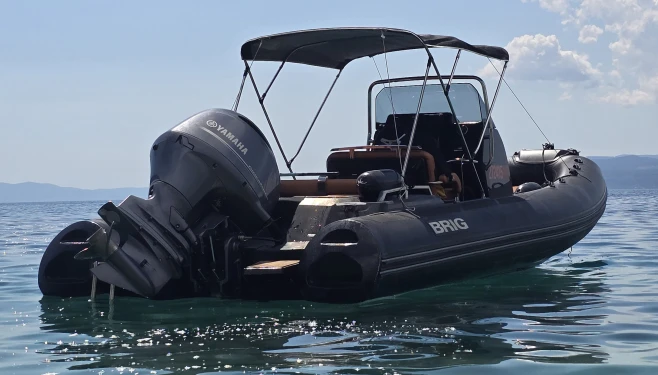 Brig Eagle 6.7 jednotlivci a charterové společnosti v Makarska