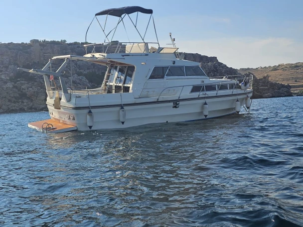 Pronajmout si Ferretti Altura 38 Fly v Xemxija