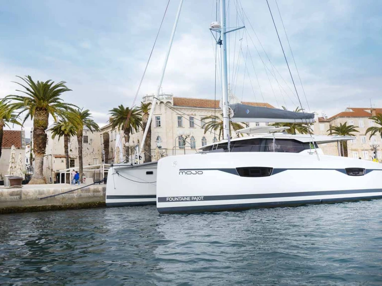 Pronajmout si Fountaine Pajot Astrea 42 v Pula