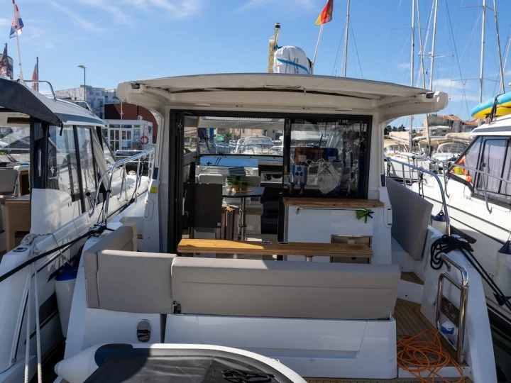 Pronájem jachty v Biograd Na Moru -Sealine Sealine C335 na Samboatu