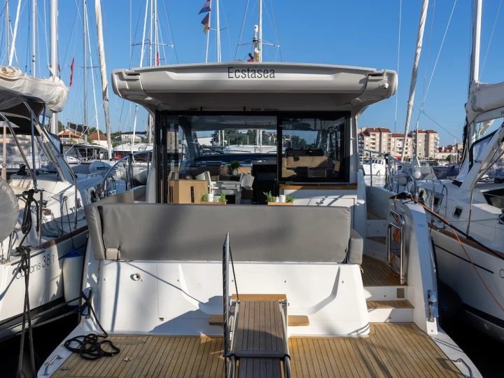 Pronájem lodi Biograd Na Moru lákavé ceny Sealine C390