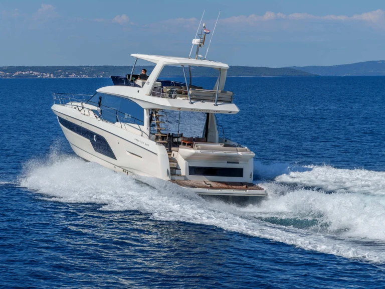 Pronájem lodi Podstrana lákavé ceny Prestige 590