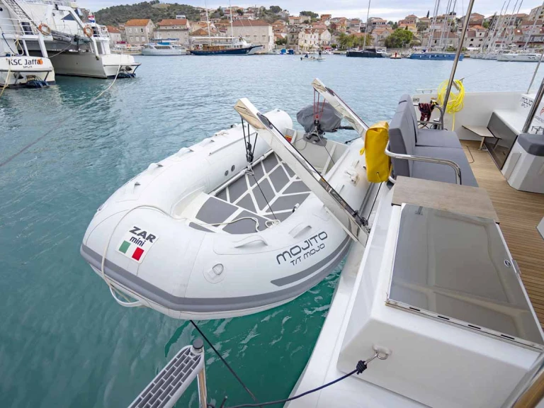 Fountaine Pajot Astrea 42 jednotlivci a charterové společnosti v Pula