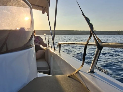Motorová loď k pronájmu v Msida Yacht Marina za nejlepší cenu