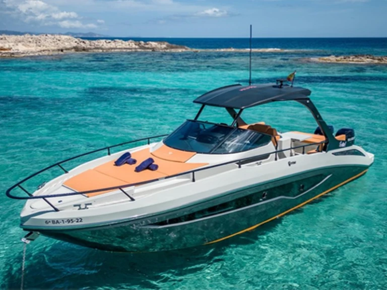 Pronajmout Motorová loď se skipperem či ne FIM v Ibiza Town