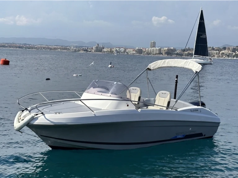 Bénéteau Flyer 6.6 SUNdeck jednotlivci a charterové společnosti v Saint Raphael