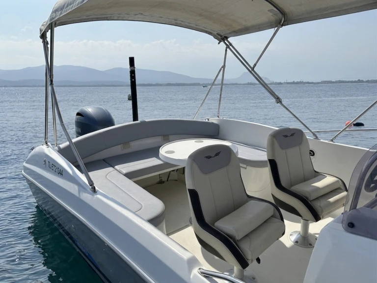 Pronájem lodi Saint Raphael lákavé ceny Flyer 6.6 SUNdeck