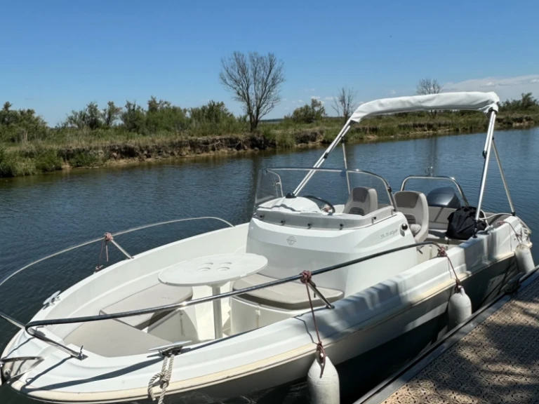 Pronajmout si Jeanneau Cap Camarat 5.5 CC Serie 2 Style v Palavas-les-Flots