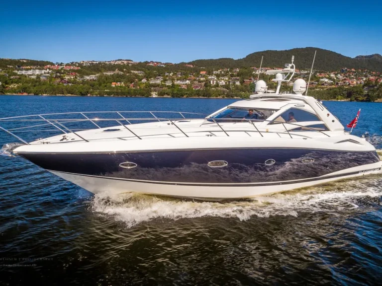 Pronajmout si Sunseeker Portofino 53 v Capri