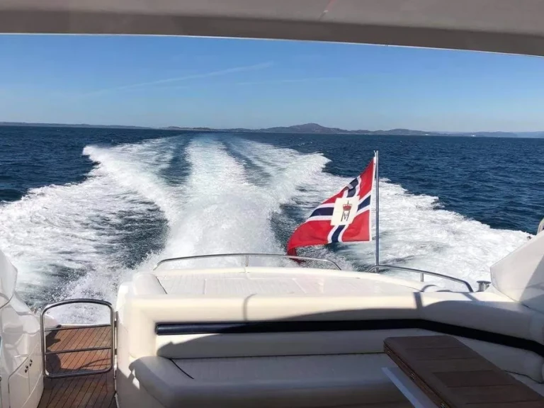 Pronajmout Motorová loď se skipperem či ne Sunseeker v Capri