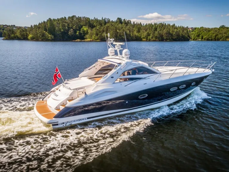 Pronájem Motorová loď Sunseeker s licencí