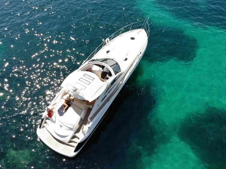 Pronajmout si Sunseeker Portofino 53 v Capri