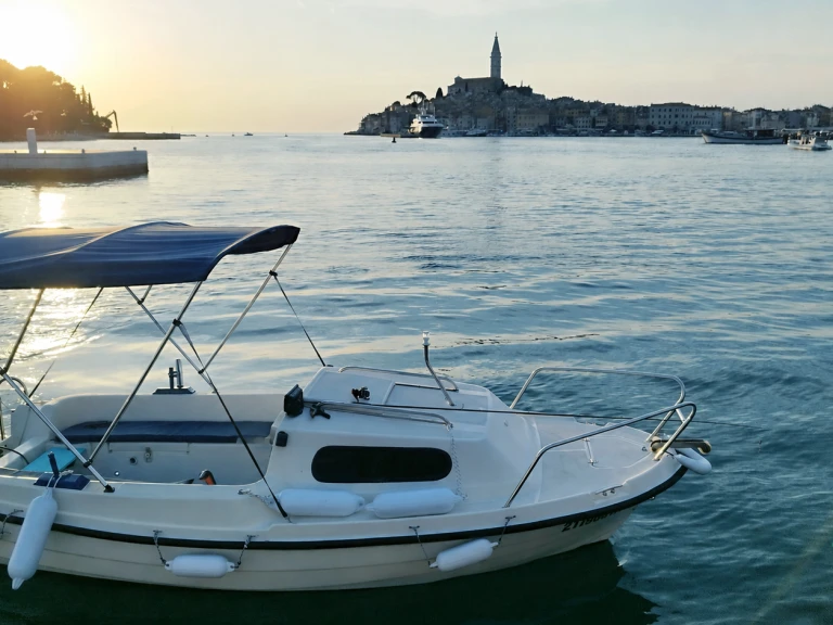 Pronajmout Motorová loď se skipperem či ne Sportmare v Rovinj