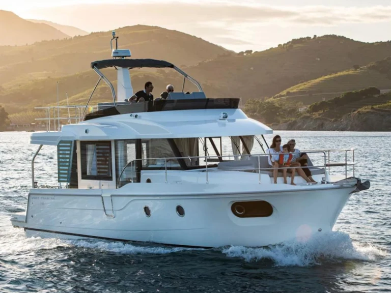 Pronajmout si Bénéteau Swift Trawler 41 Fly v Juan-les-Pins