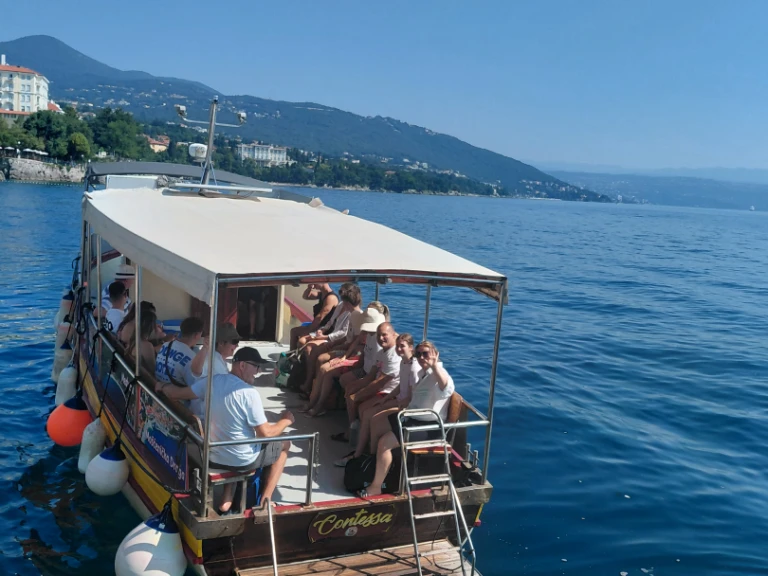 Pronajmout si Custom Passanger v Opatija