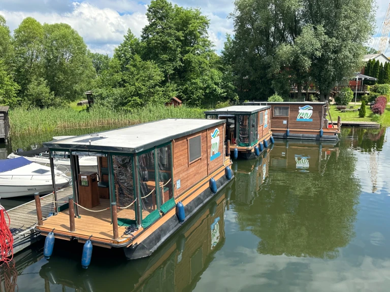 Pronajmout si Floss D9 v Wolziger See