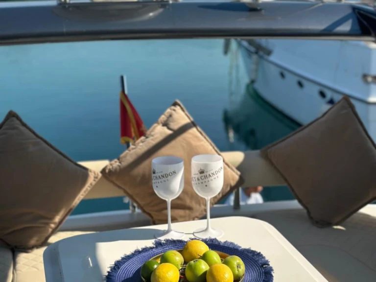 Pronájem jachty v Tivat -Ferretti 500 Elite na Samboatu