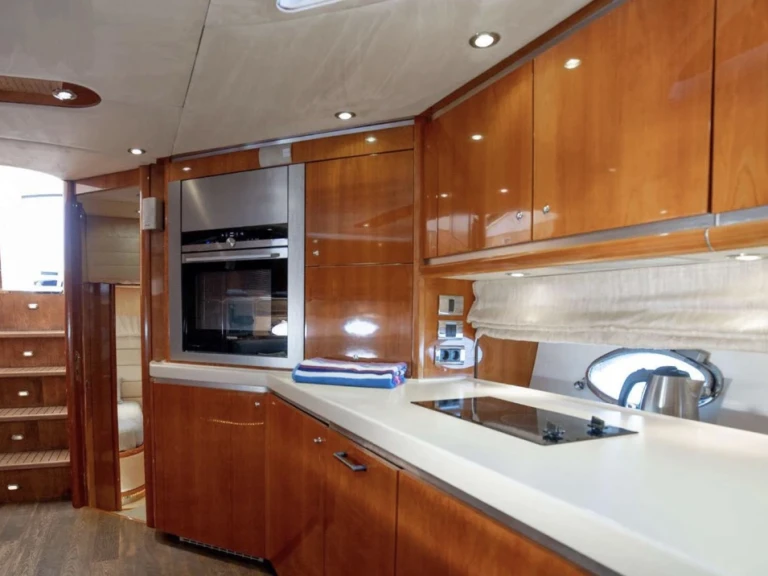 Sunseeker Predator 68 jednotlivci a charterové společnosti v Saint-Tropez