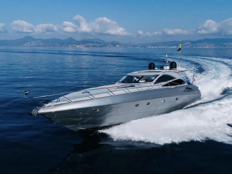 Pronájem Jachta Sunseeker s licencí